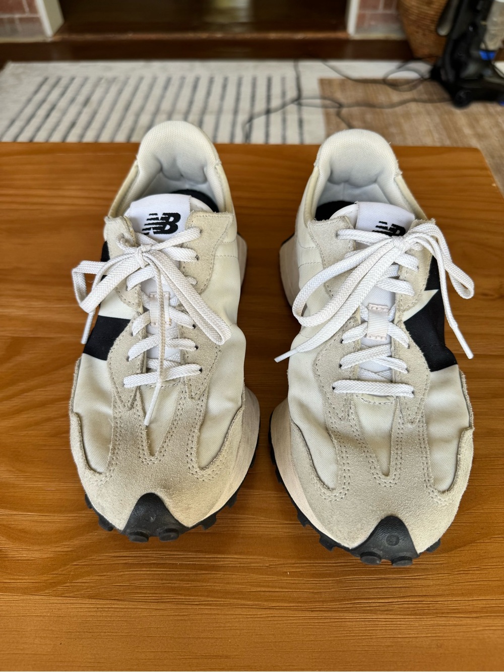 New Balance Women’s 327 Sneaker Size 8 - Picture 6 of 9